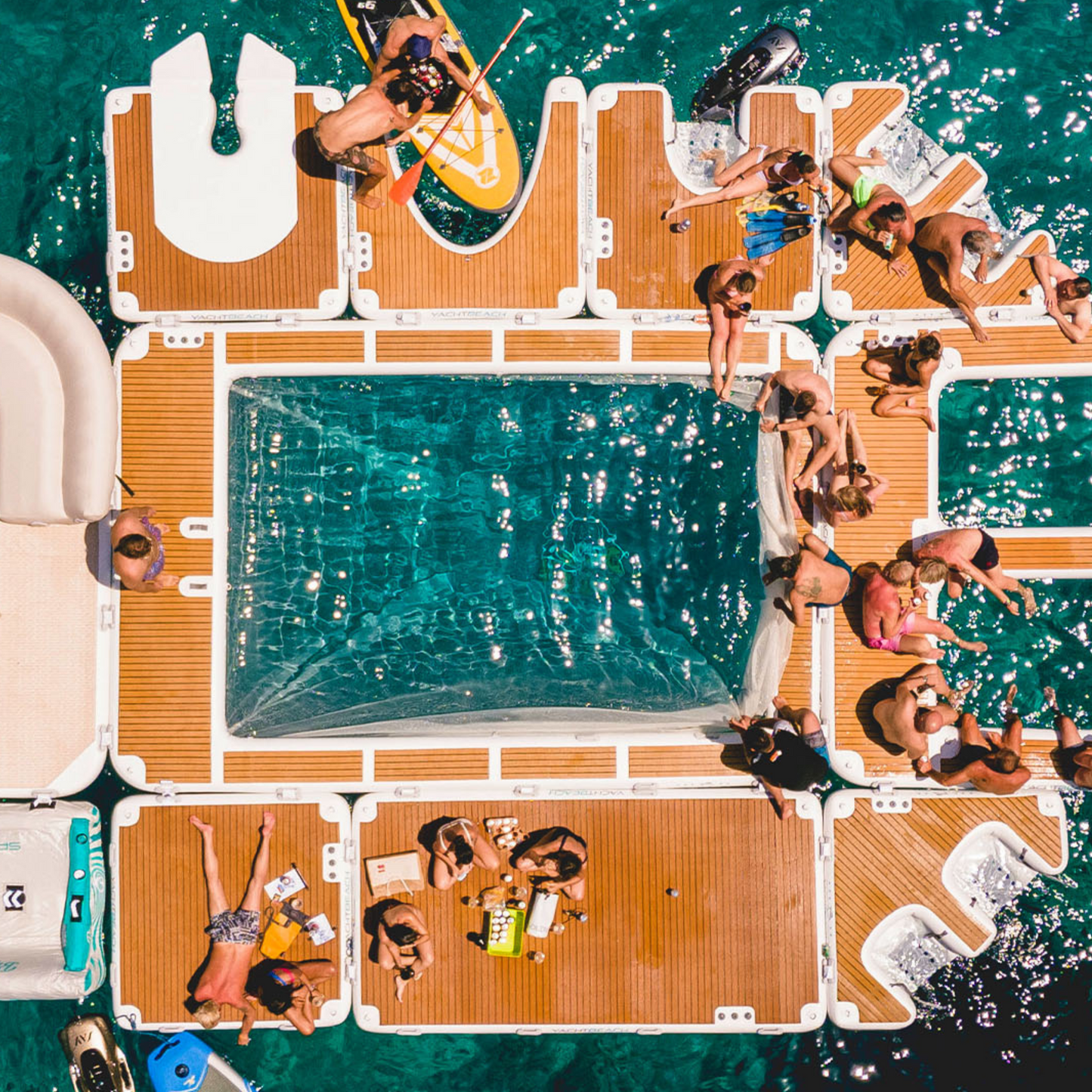 Yachtbeach Luxury pool with teak 6.20 drone