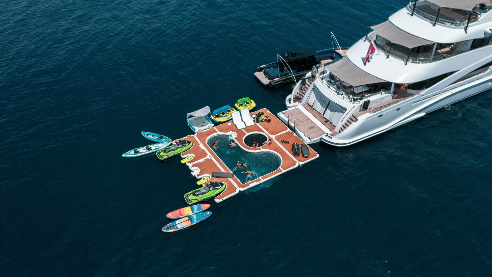 MY VanTom Yachtbeach beach club