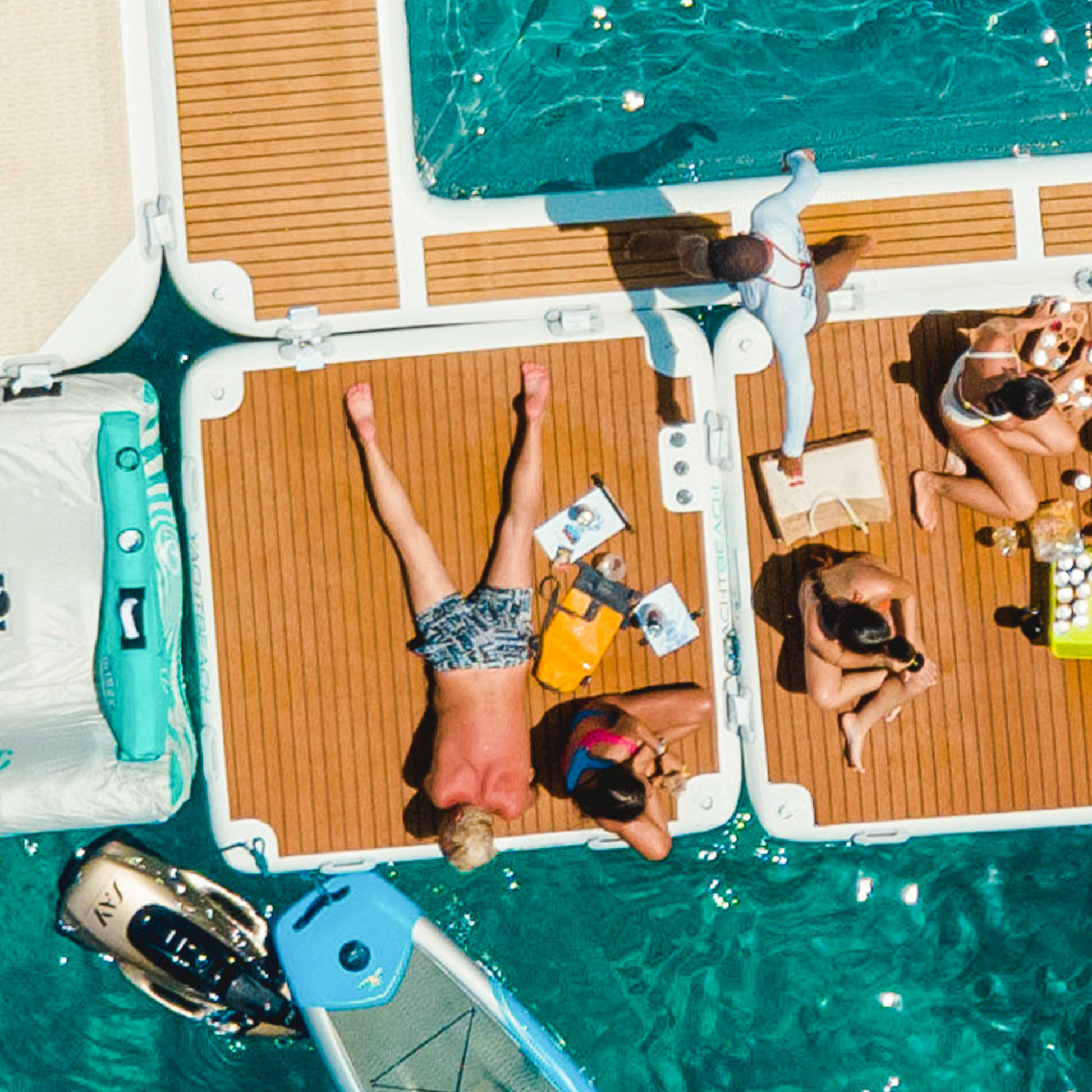 Yachtbeach 2x2 Platform lifestyle