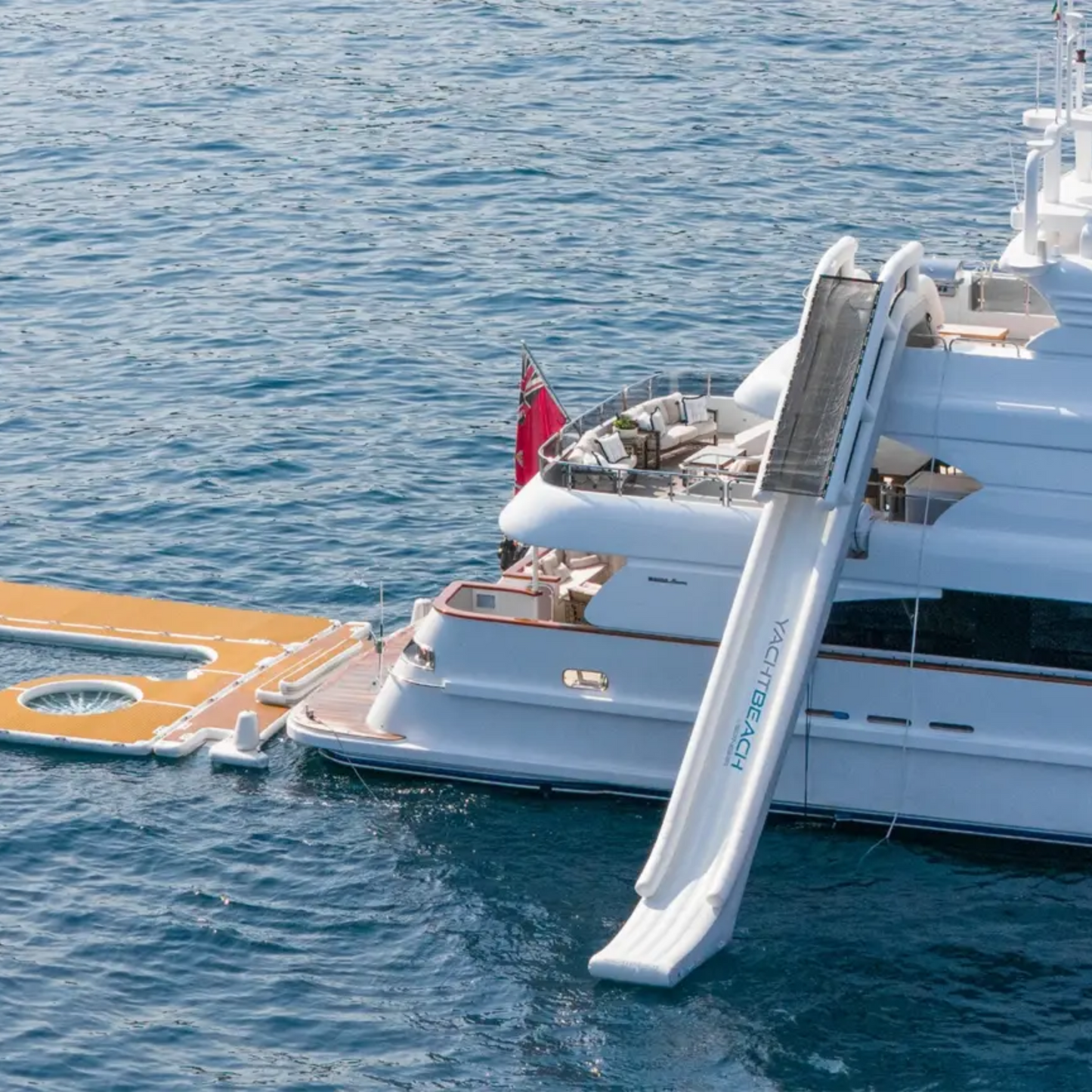Yachtbeach Magic Yachtslide lifestyle