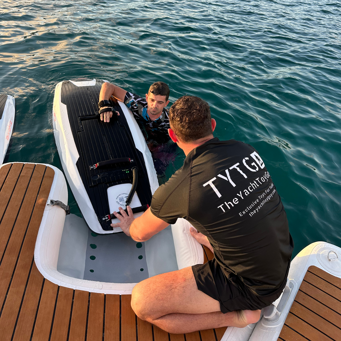 Yachtbeach Multi Dock and Lounger in action