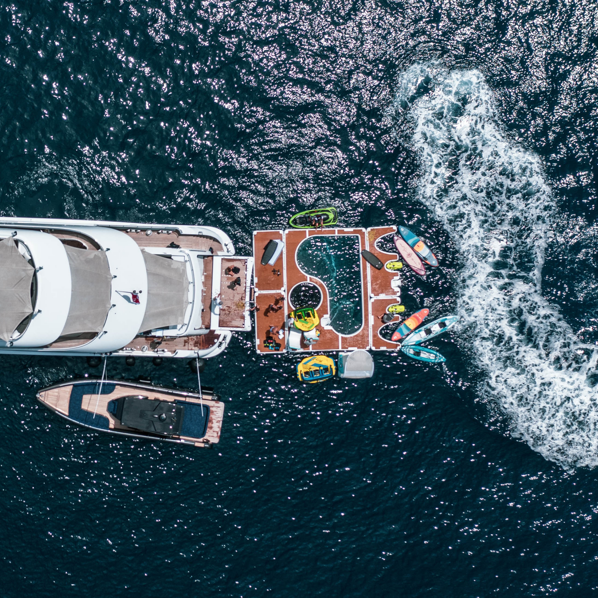 Yachtbeach Toy Dock 6.16 Teak acht set up