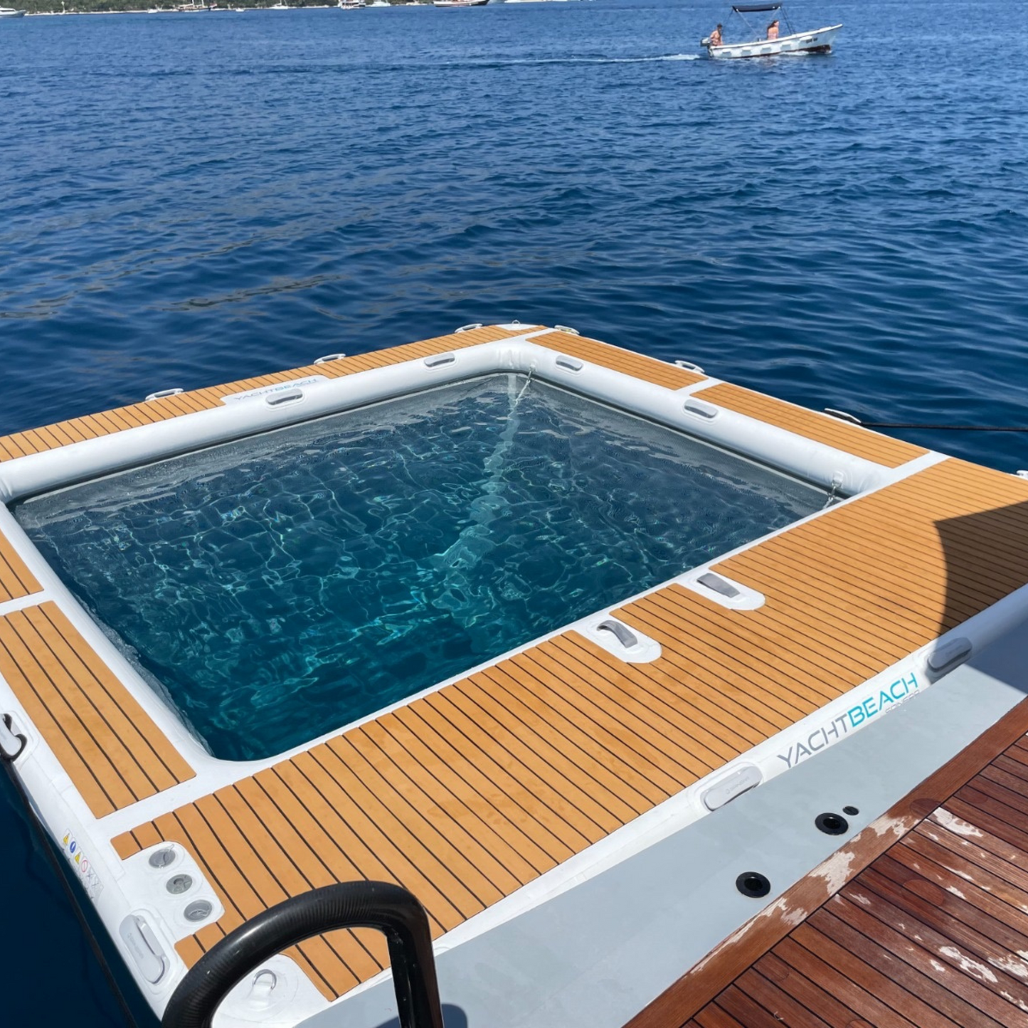 Yachtbeach luxury pool with teak 4.10 lifestyle