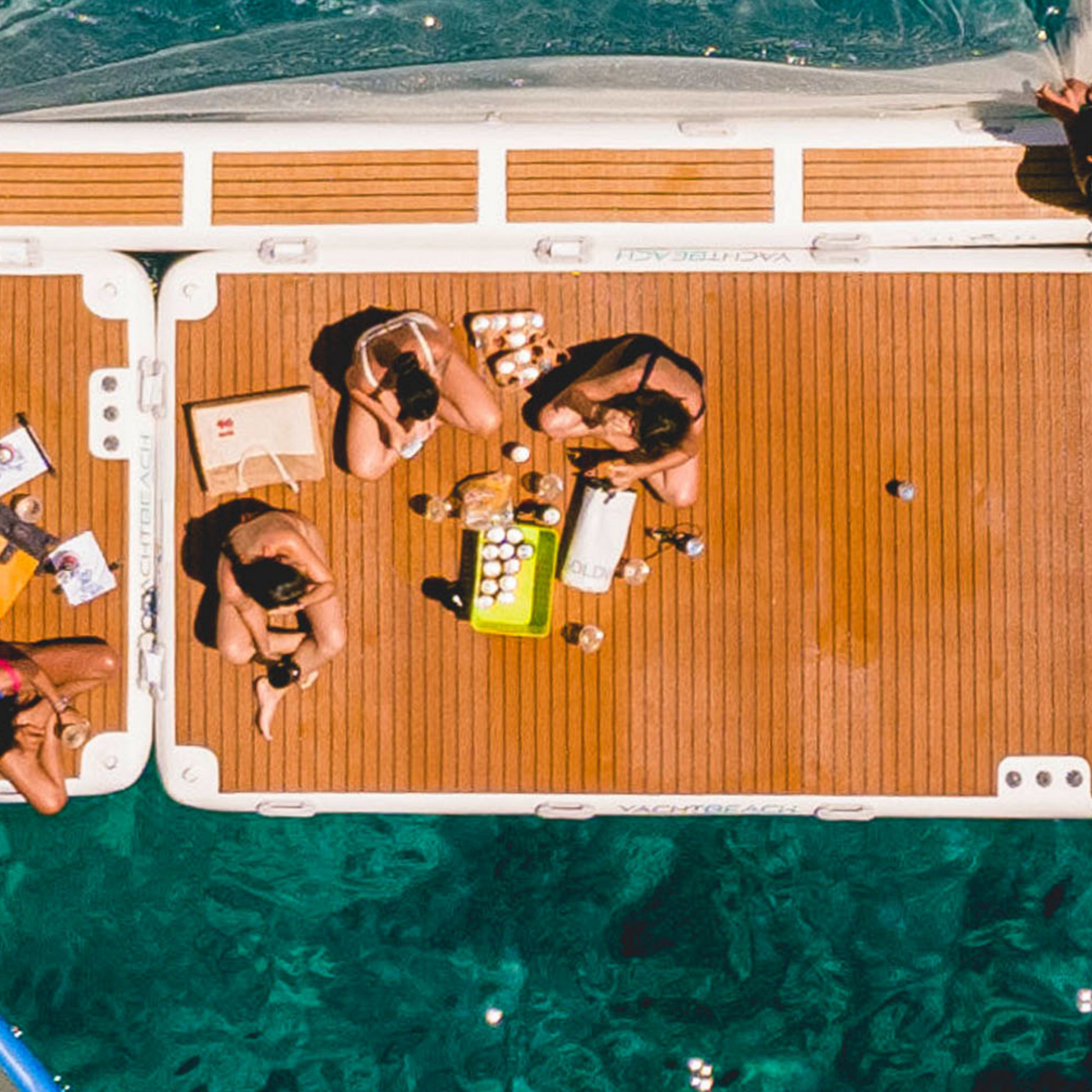 Yachtbeach platform 4.10 Premium teak lifestyle