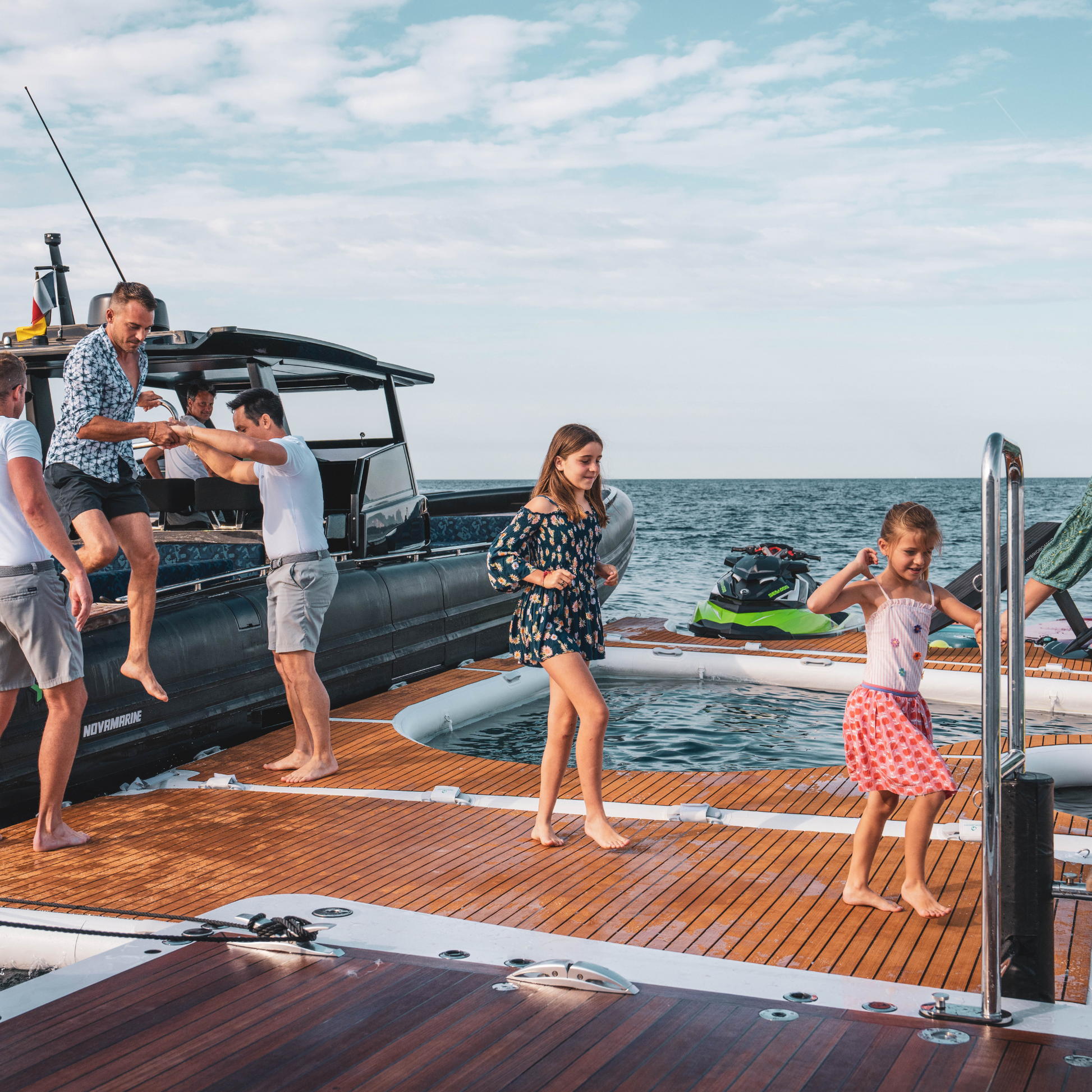 Yachtbeach superior pool 6.16 with teak tender drop off